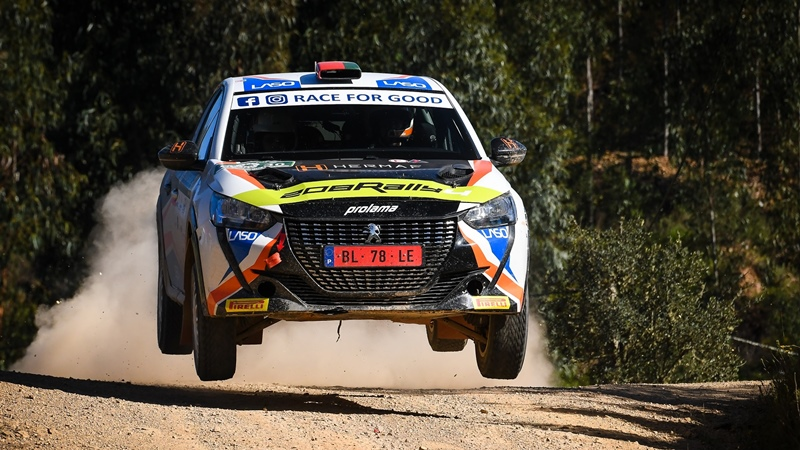 sportmotores's tweet photo. #PRCP - @CAAlgarve: Ricardo Sousa com triunfo suado
A derradeira secção do rali iria, assim, começar com três candidatos à vitória – Meireles, Rêgo e Sousa – numa luta a três que prometia arrastar-se até ao último metro.
Leia mais: https://t.co/zBiymhlCXU https://t.co/3XZf62sEaG