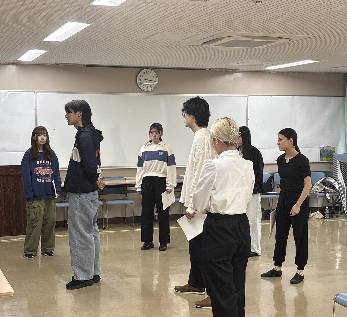 TMM_2025's tweet photo. ＼Aキャスト立ち稽古／

本番まで1週間を切りました‼️

日々向き合い、試行錯誤しながら
稽古が進みます✨️

そして‼️なんと‼️
Aキャストのみの楽曲が追加されました‼️✨️

#東京ミュージカルマーケット Vol.0

一体どんな作品になるのでしょうか⁉️
お楽しみに✨️
#TMM https://t.co/cTUqnElURI