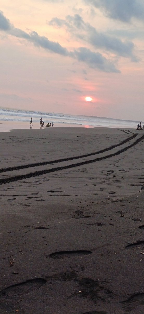 Playa Dorada, Santa Isabel Ishuatán, Sonsonate. Feliz inicio de semana 🙌