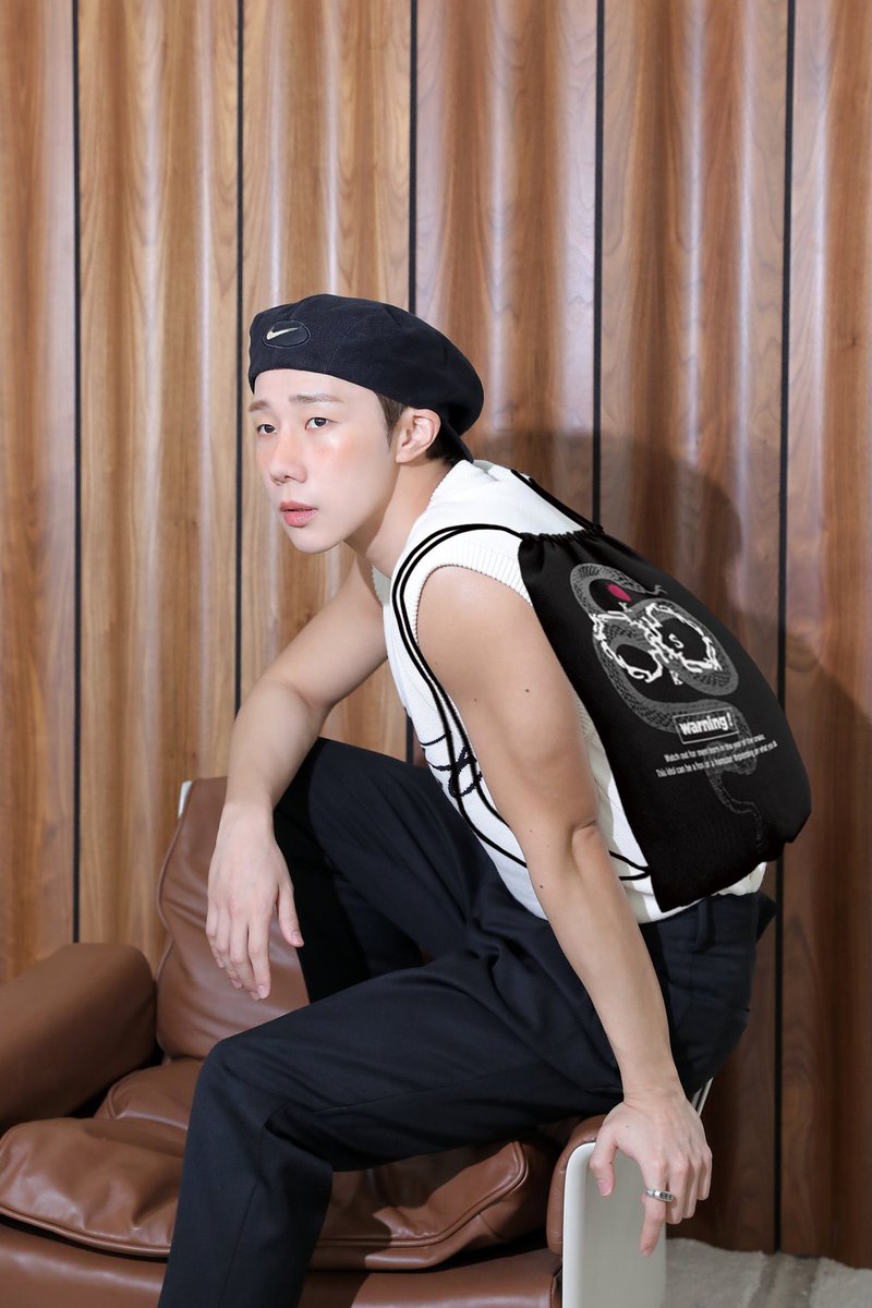 neverloveksk's tweet photo. 판매 마지막 날입니다 👽🤟🏻
무사 판매를 기원하며 인피니트 김성규 님께서 착용해 주셨습니다 감사합니다 🙏🏻 https://t.co/0AFk9vFX5f