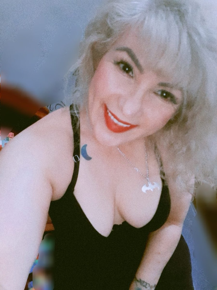 Anali36471117's tweet photo. Hay noches que ay que resurgir de las cenizas. Seguir escribiendo la historia. Con los fracasos y los éxitos. Ya no eres como ayer, pero fuiste y estás . Volver a nacer. Intentar, resistir... vivir 🌕🌟 https://t.co/RlN9IVsa59