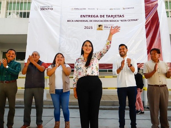 PueblaCentinela's tweet photo. #Puebla #Entérate #CentinelaNoticias

👩🏽❤️Tonantzin Fernández encabeza la #entrega de tarjetas de la Beca Universal Rita Cetina en el #CELMA

✅https://t.co/Dy2IJh7hR8

@TonantzinFdz @GobiernoCholula @le_qcho @Gob_Puebla @armentapuebla_ https://t.co/l3diZi6zGQ