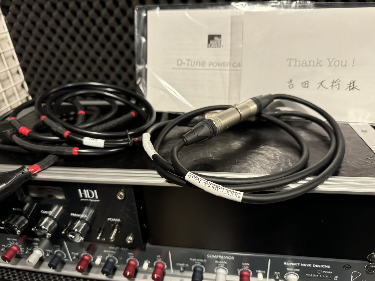 TSHOW4's tweet photo. 新しいプリアンプの配線作業🫱ケーブルは僕の全ての機材で使っているThe NUDE CABLEで配線完了🫡
自筆でコメントも入れてくださっていつもお気遣いありがとうございます😭
RECもLiveも更に良い音でお届けしますのでお楽しみに☺️
#radial
#rupertnevedesigns
#thenudecable https://t.co/PjdYbcORSj