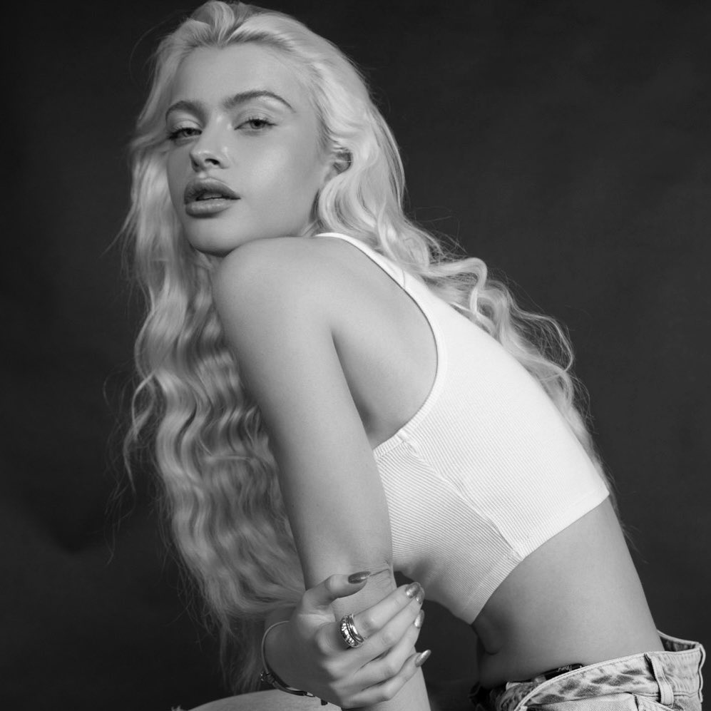 Alice Sinclair (@xoxosinclairx) on Twitter photo 