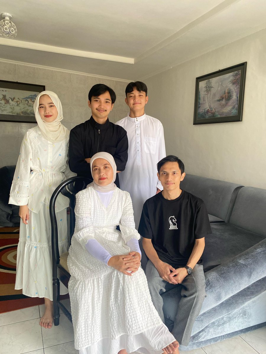 Mohon maaf lahir dan batin. 😊🙏