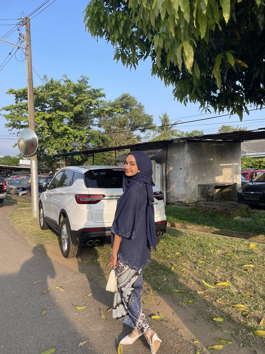 nrnbtrisyia's tweet photo. Selamat hari raya everyone π
#TeamNavyBlue https://t.co/NoyEyXAMYV