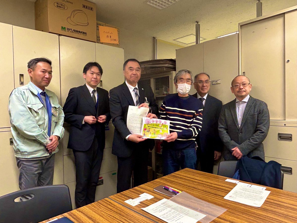 2025年2月5日(水)

中央区役所にて、
八丁堀・入船町会長から
中央区初の桜川公園のパークPFIに対し
地域と密着した要望書を提出しました。

今後の中央区の公園の在り方が民間企業と地域の連携で行なわれていきます。

#中央区