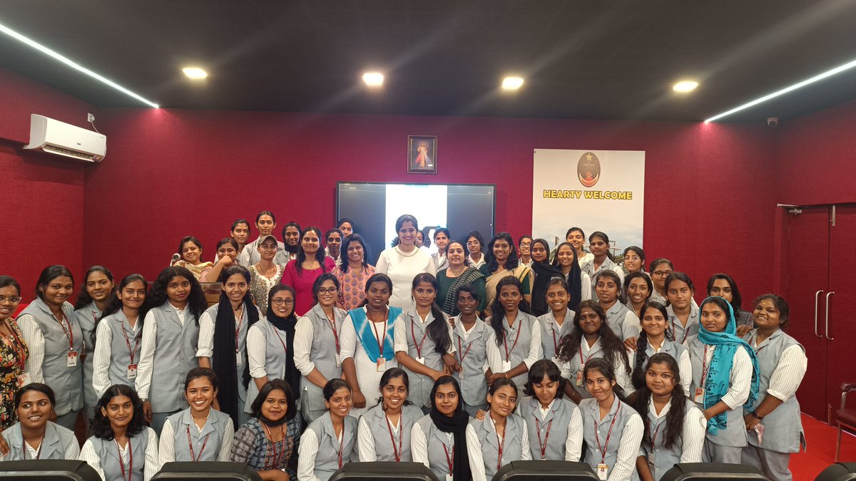 ANJANAPV2's tweet photo. #Throwback to one of the finest moments of my life—being invited to Carmel College, Mala for a #Preptalk on Developing Media Skills. It was inspiring to witness the energy of the students. Grateful to my friend, Annliya Shaijan, and the college authorities for this opportunity https://t.co/gEsITYq2ka