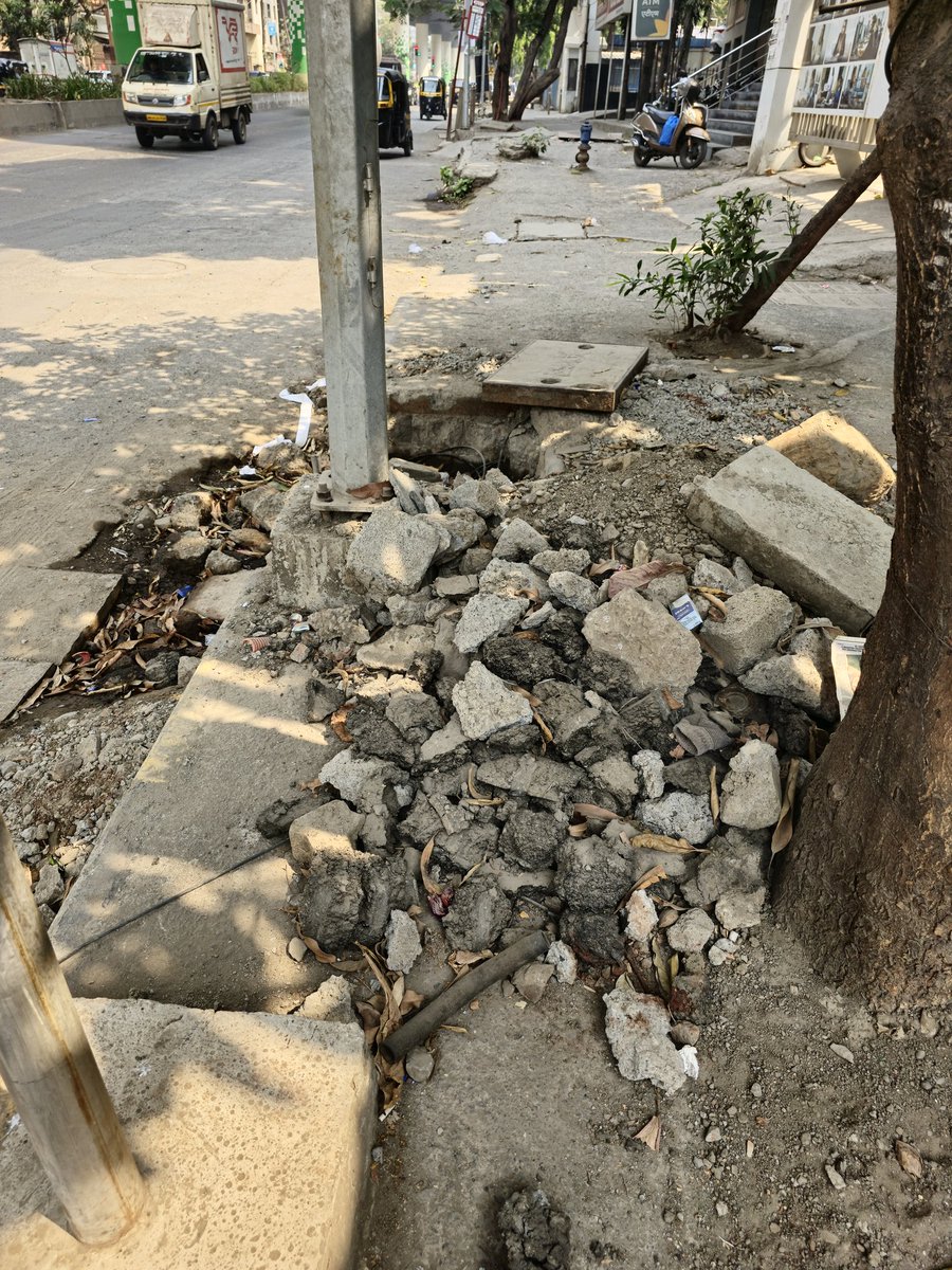 jeevanuchil's tweet photo. @mybmcWardS @mybmc condition of footpath at LBS marg near Kalpataru Crest, Bhandup west.
It is in pathetic condition. Pls repair &amp; give us deevnt facilities🙏🙏 https://t.co/FmeqHiZfB5