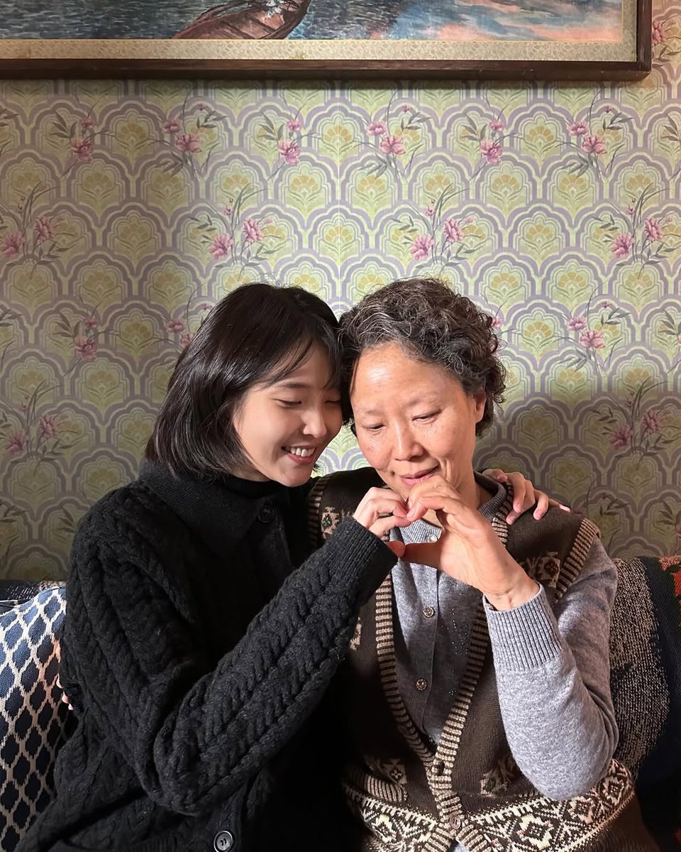 serenefiIms's tweet photo. this warms my heart so much…women 💗 https://t.co/AqmKaFgPGL