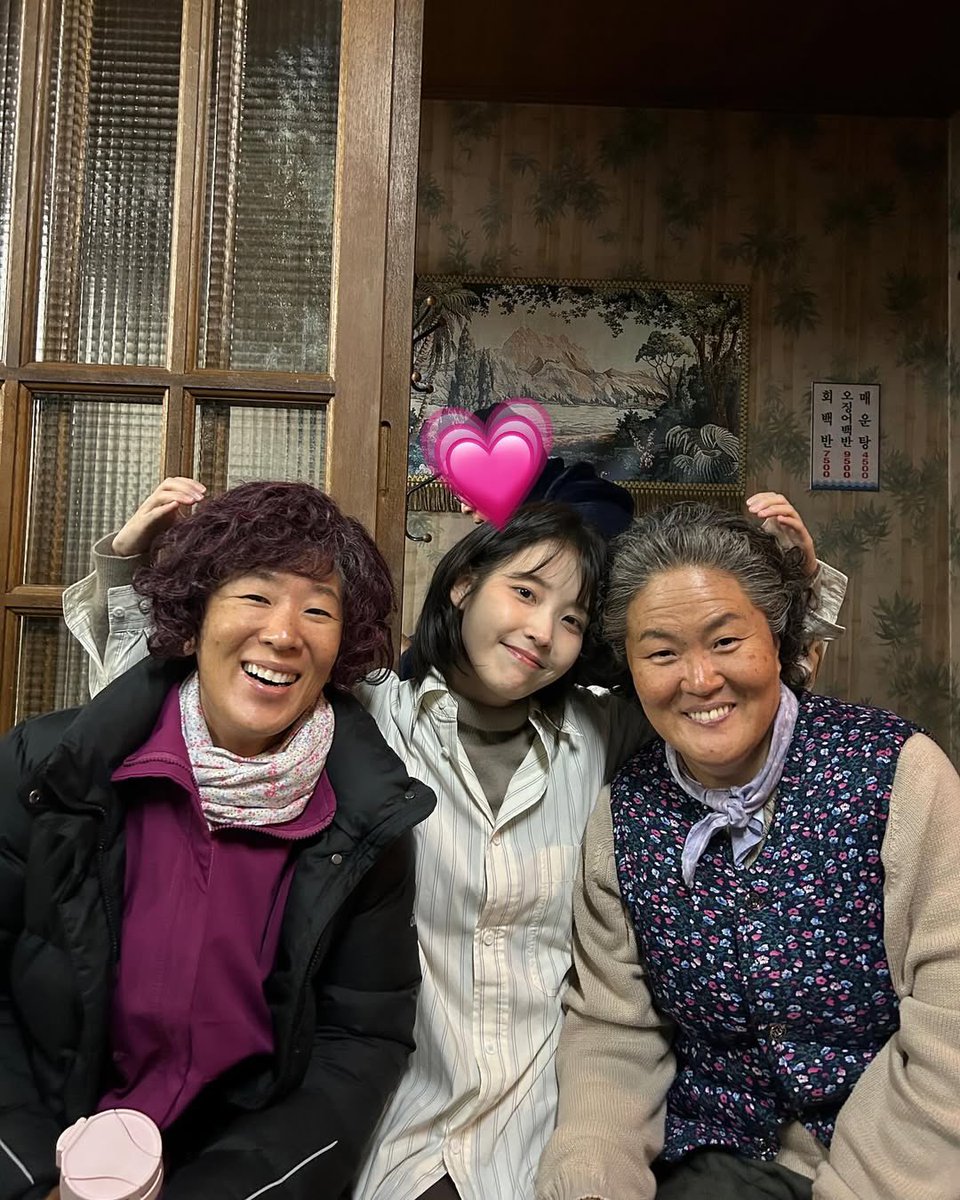 serenefiIms's tweet photo. this warms my heart so much…women 💗 https://t.co/AqmKaFgPGL