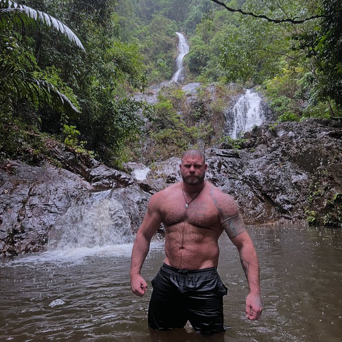 Watch Oz (Naughtiest Gay Bear on OF) 😈's leaked NSFW photo on TwXstars