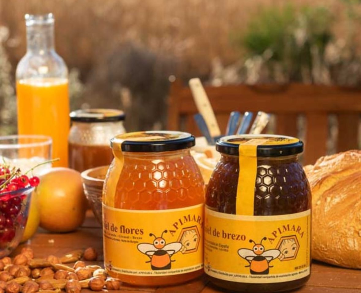 BurgosAlimenta's tweet photo. ¿Quieres comenzar la semana con energía?A nosotros no se nos ocurre una mejor forma que con una miel burgalesa de primera calidad.
#Apimara y su miel de primera calidad 😉🍯
🛒 https://t.co/M8rc9RuOfT https://t.co/SgXuK3Vwc3