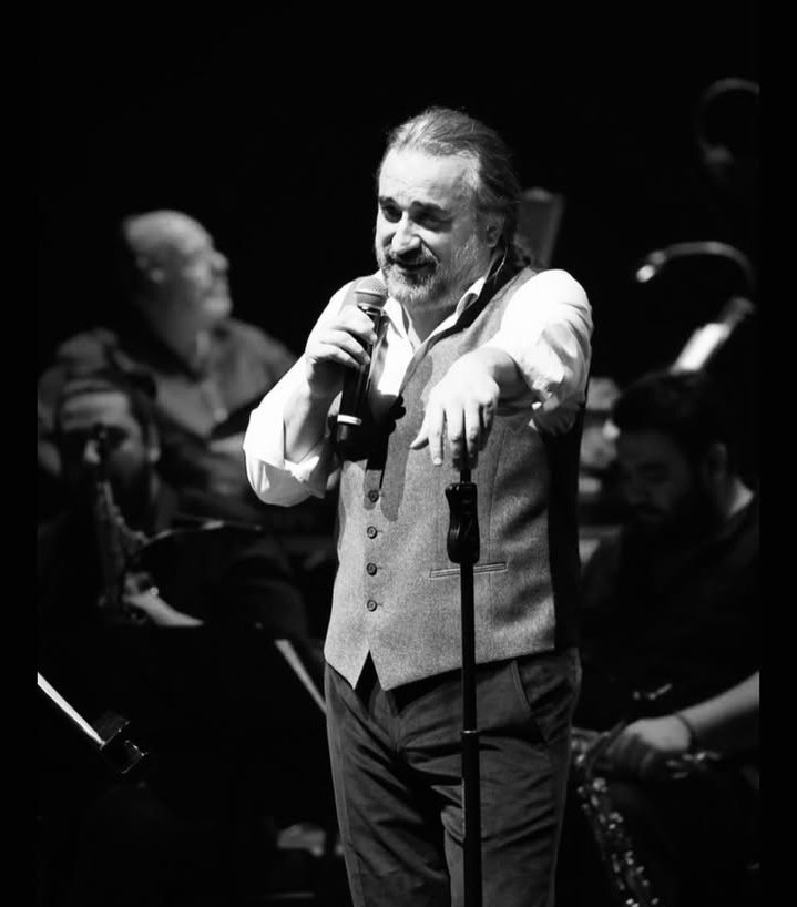 dünyadaki bunca kötülüğe dayanacak kadar sert kalpleri 
yok iyilerin..

bayramda ölenlere çok üzülüyorum demişti..

çok üzgünüm..

nasıl bilirdim :

Asil Bir Adamdı Volkan Konak..
Güzel Adamdı..