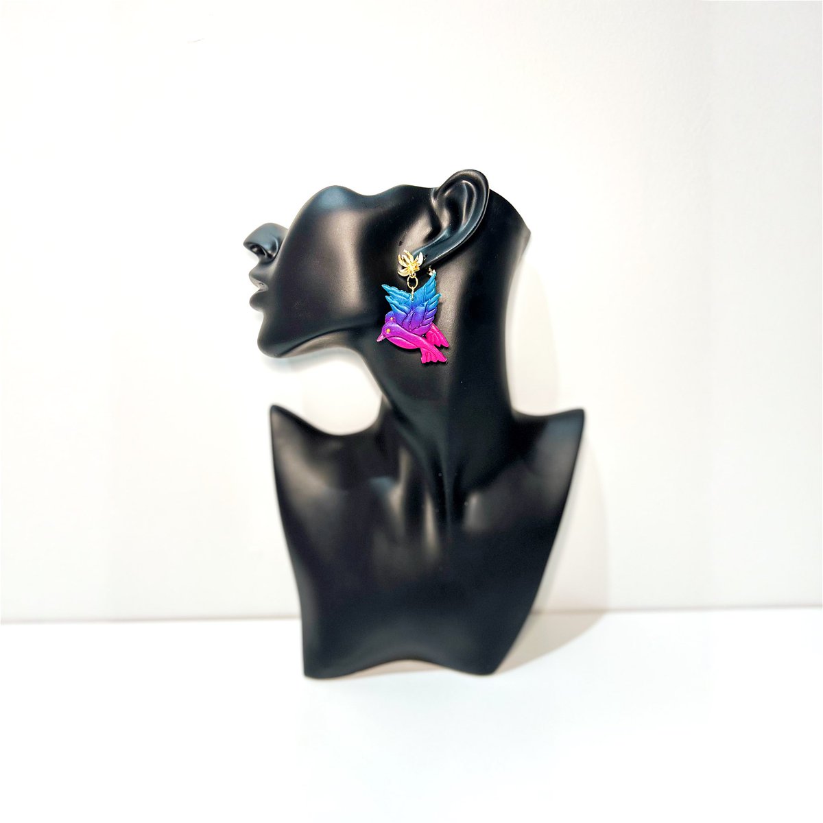Syphonsquared's tweet photo. Wow wow wow.. today I launched something special- my own accessory line called Dingolay. 

So proud of the work I put in to make this happen. This one is for my dad 💗 https://t.co/XGTlGf63WB