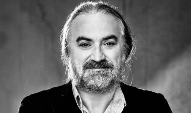 Türk müziğine sesi ve yorumuyla unutulmaz katkılar sunan, Karadeniz’in sevilen sanatçısı Volkan Konak’ın vefatını derin bir üzüntüyle öğrendik.

Yüreklere dokunan eserleriyle hafızalarımızda yaşayacak olan Konak’a Allah’tan rahmet; ailesine, sevenlerine ve sanat camiamıza