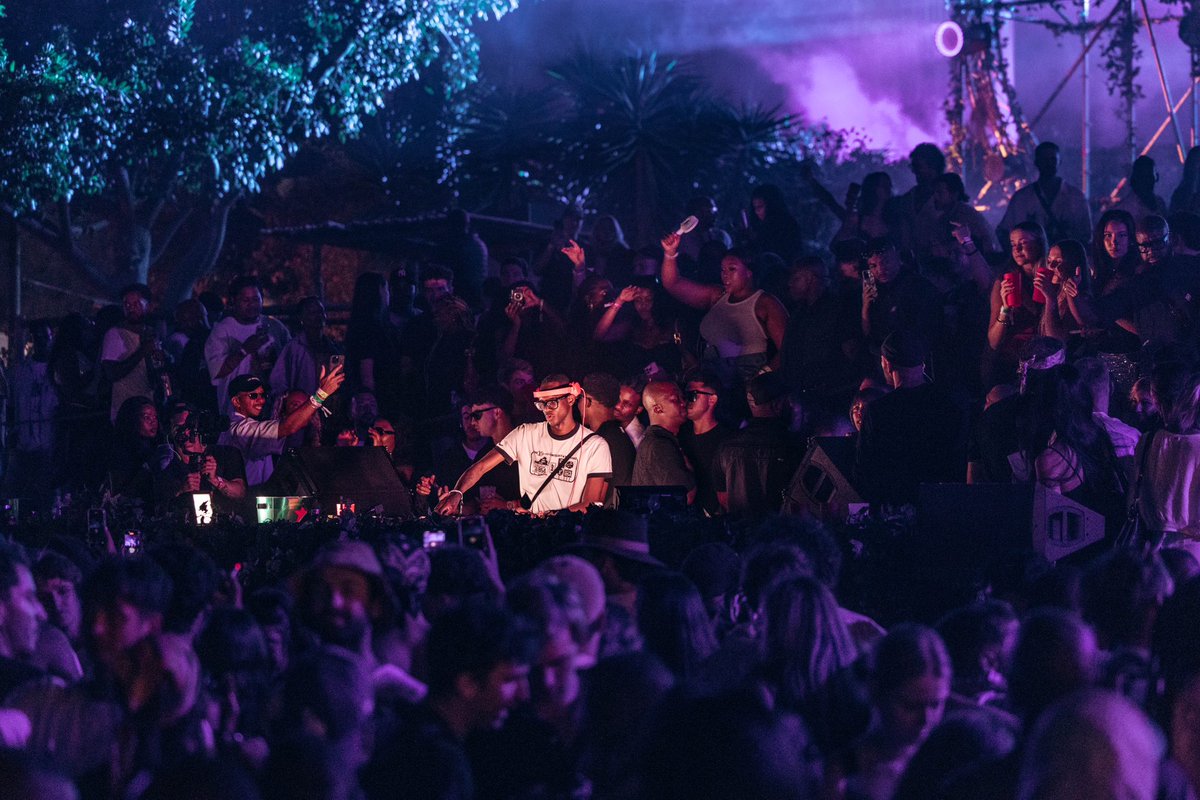 ARTIST HIGHLIGHT: SONA🤩

Sona came through and delivered pure energy on the BC Weekender stage. His set was hypnotic and effortless, to say the least. What a way to close off the BC Weekender Main Event!😮‍💨

If you were there, you felt it