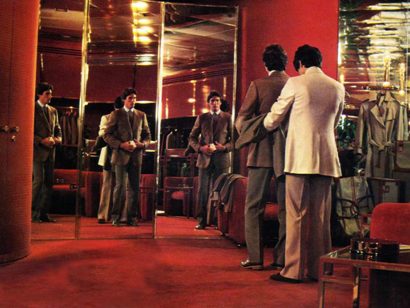 dieworkwear's tweet image. Vance was born in 1984, so he would have seen full cut pants for his first 20 years. This changed in early 2000s when Euro designers like Raf Simons and Hedi Slimane shrank men's clothes as a reaction to the 90s. This culminated in a humiliating experience for him last month.