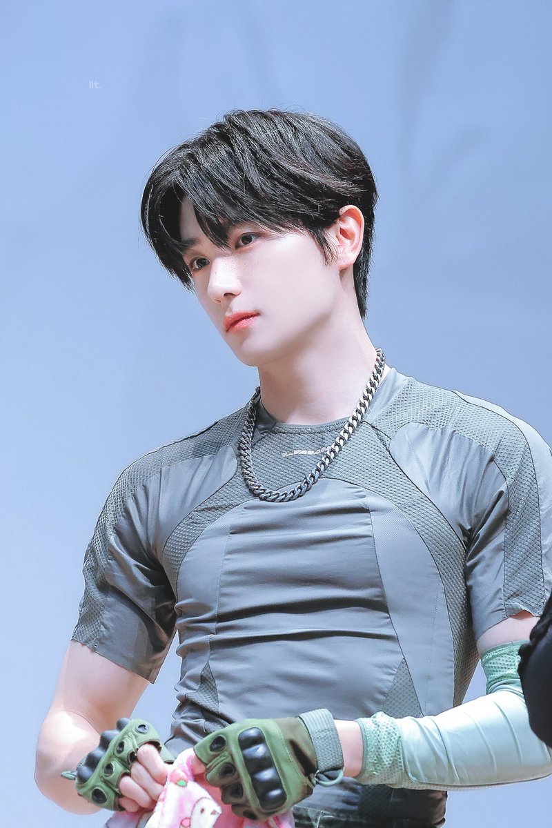 lit970913's tweet photo. 250328
#현재 #이재현 #HYUNJAE #더보이즈 #THEBOYZ https://t.co/026oB3kYN1