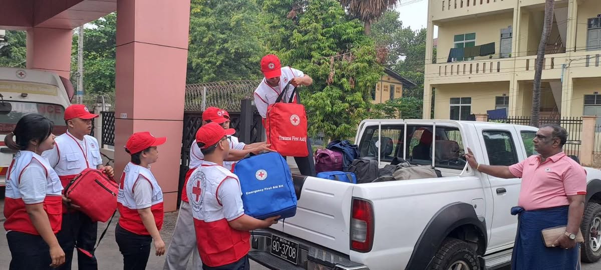 MyanmarRedCross's tweet image. 🚑 #Deployment Update

Trained Red Cross Volunteers from #Kayin and #Mon are heading to Yangon for a briefing before deploying to support the #earthquake response in #Mandalay &amp;amp; #Sagaing.