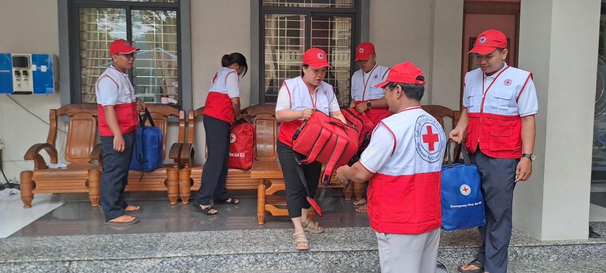 MyanmarRedCross's tweet image. 🚑 #Deployment Update

Trained Red Cross Volunteers from #Kayin and #Mon are heading to Yangon for a briefing before deploying to support the #earthquake response in #Mandalay &amp;amp; #Sagaing.