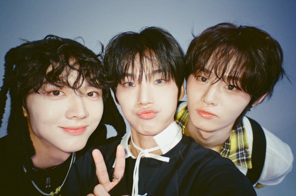 필름카메라로 기록한 3월의 추억📸 4월에도 쭈욱 엠투와 함께해요❣ #3월의엠투 #M2film #SC_ORIGINAL #EVNNE #이븐 <a href="/EVNNE_official/">EVNNE</a>