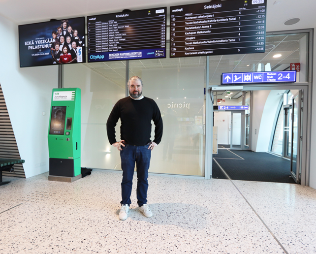 Härmän liikenne haluaa tarjota maakunnan parasta palvelua  asiakkaille. Tästä syystä yhtiö hyödyntää näyttävästi  opas.matka.fi -palvelun pysäkkinäyttöjä. Lue koko juttu: fintraffic.fi/fi/uutiset/har…

#liikenne #julkinenliikenne #digipalvelut