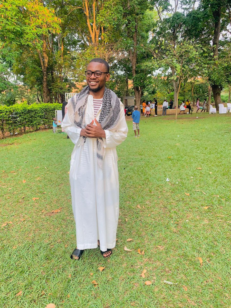 في هذا اليوم الخاص، أسأل الله أن تملأ بركاته الإلهية حياتك بالسعادة والسلام والازدهار. أرسل أحر تمنياتي بعيد سعيد.