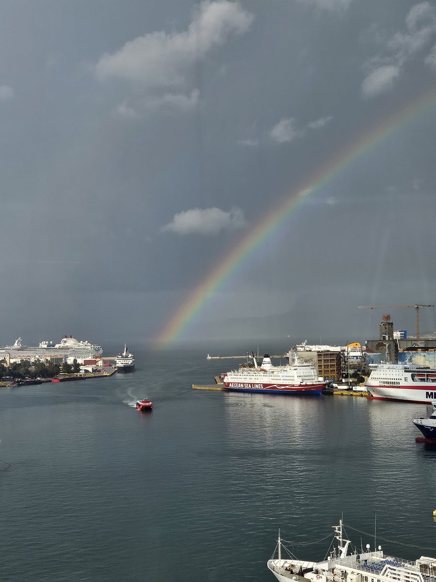 I am not a romantic, but that's definitely a perfect rainbow 🌈 https://t.co/NV2YDi7zwE