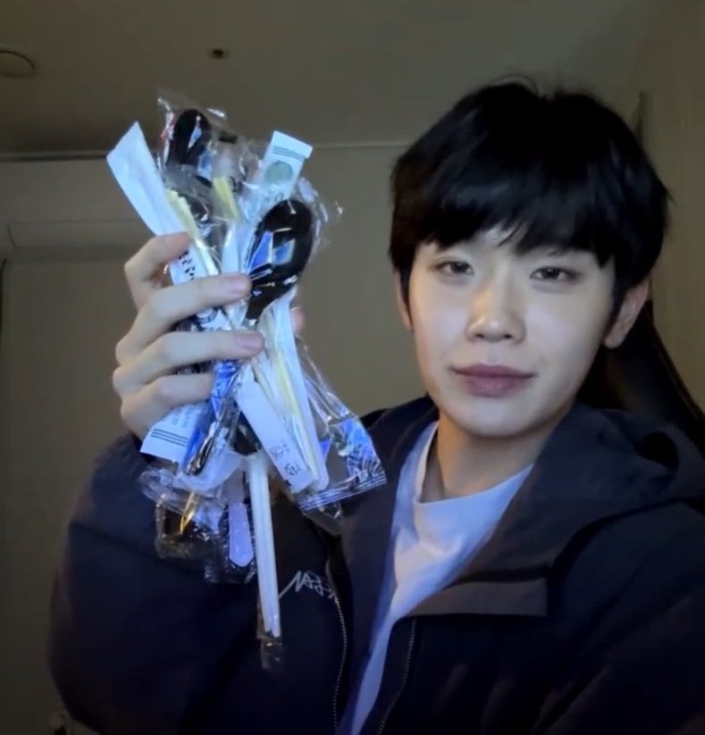 4/27京都オフイベでテレちゃんのホイ一緒に並んでくれる人いませんか😭😭😭😭😭😭😭😭😭😭