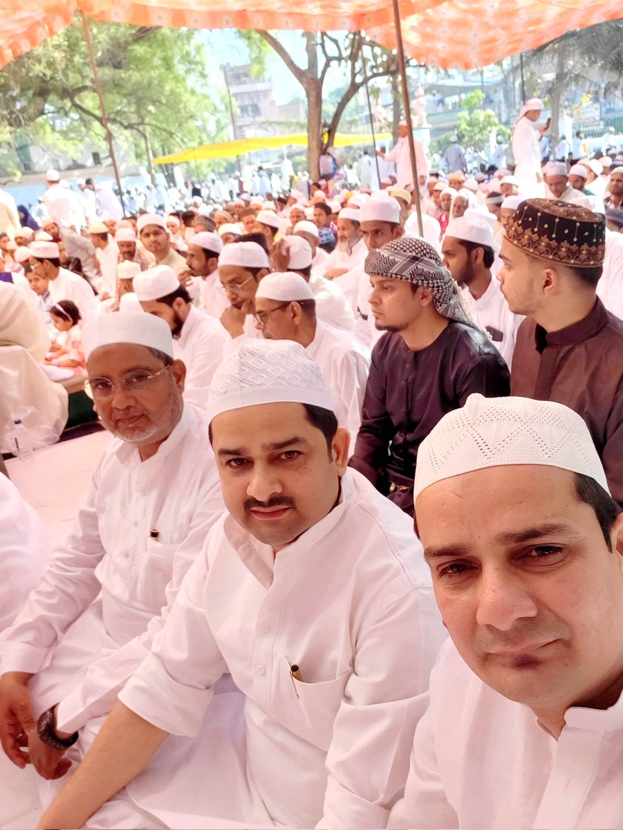 DrZafarullahJMI's tweet photo. तमाम अहले वतन को ईद उल फ़ित्र  मुबारक हो। 
अल्लाहपाक से पूरे मुल्क़ मे अम्न और सलामती आपसी भाई चारा गंगा जमुनी तहज़ीब की दुआ है।
#eidulfitr2025 
#EidUlFitr https://t.co/DJwNOtmyn6