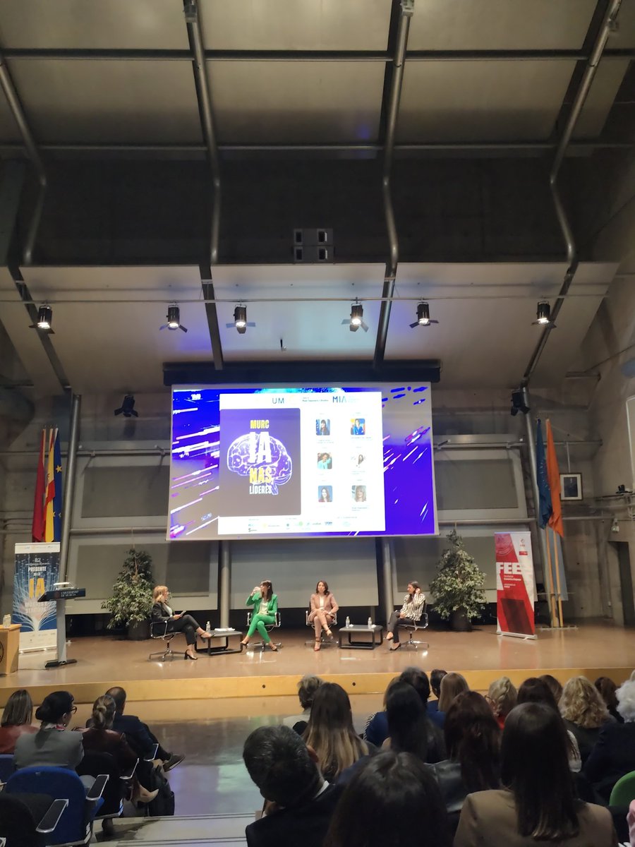 Los avances en la salud y en la educación como referente en la mesa redonda en las jornadas "Presente de la IA: Mujeres y Startups" de #Mujeres que lideran la transformación digital y la #IA