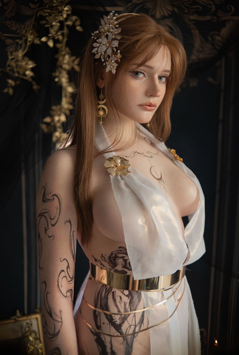Good morning or good night in my case?
Leaving for bed with one final picture of my Feyre cosplay <3 
I've decided this won't be my last cosplay from the romantasy genre, nor the last from ACOTAR itself!