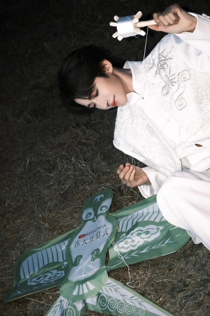 Liuyu_Fanclub's tweet photo. 250330 LIU YU Red Update [ENG]

Challenging the entire internet to be the first to fly a kite in the night breeze 🍃  
#SpringOpeningCeremony #REDGALA

 #Liuyu #刘宇 #劉宇 
#リュウユ #리우위 #หลิวอวี่ #LưuVũ https://t.co/RaL1V57uvL
