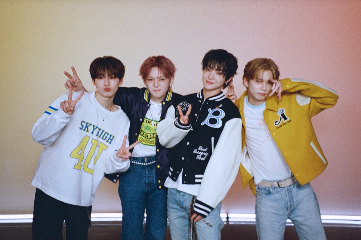M2MPD's tweet photo. 필름카메라로 기록한 3월의 추억📸 4월에도 쭈욱 엠투와 함께해요❣ #3월의엠투 #M2film #릴레이댄스 #TREASURE #트레저 @ygtreasuremaker https://t.co/xB7HhSc4Bd