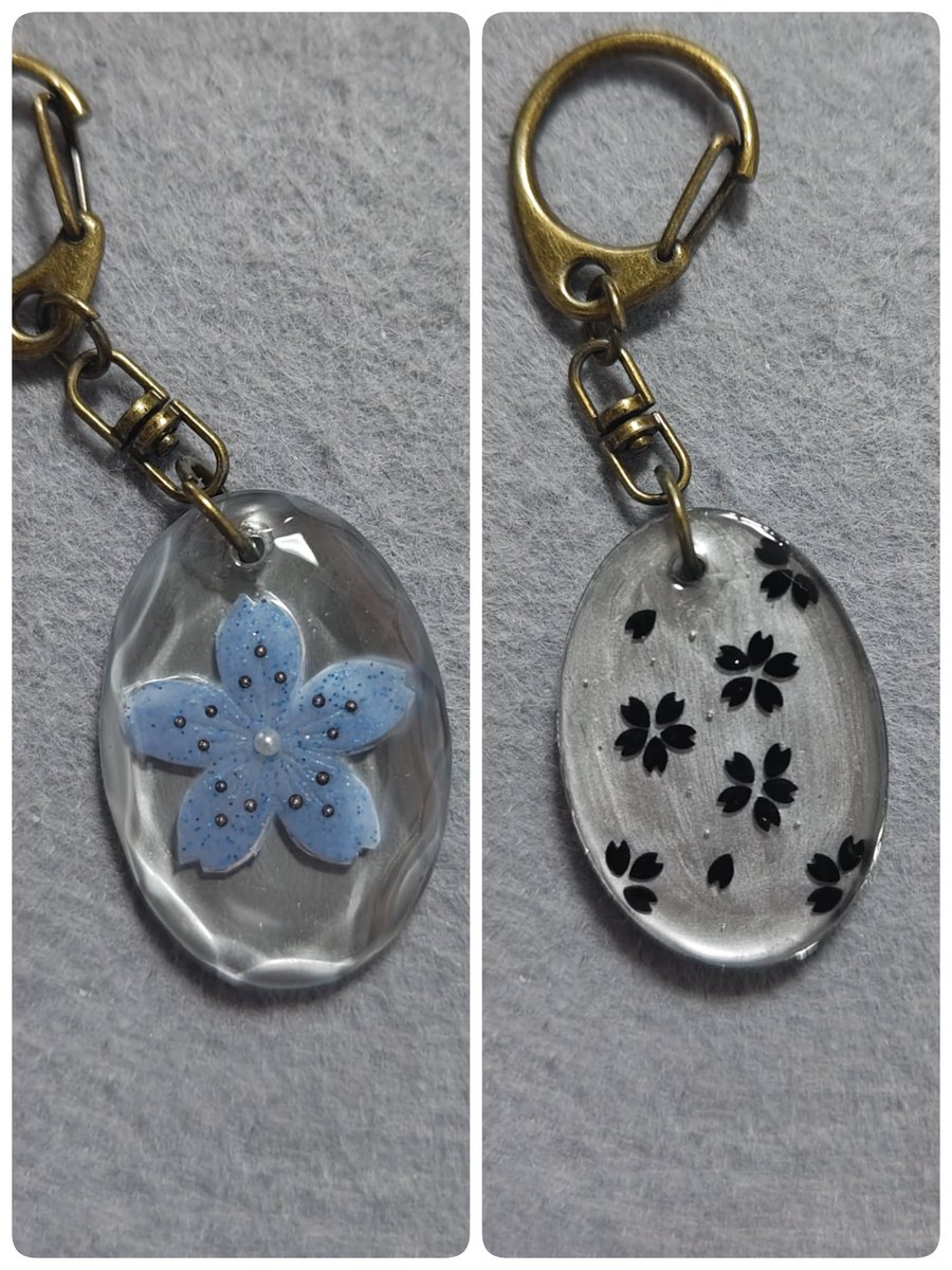 青空を桜の形に切り取ったような爽やかなアイテム✨
裏面は影のような桜がハラハラと🌸