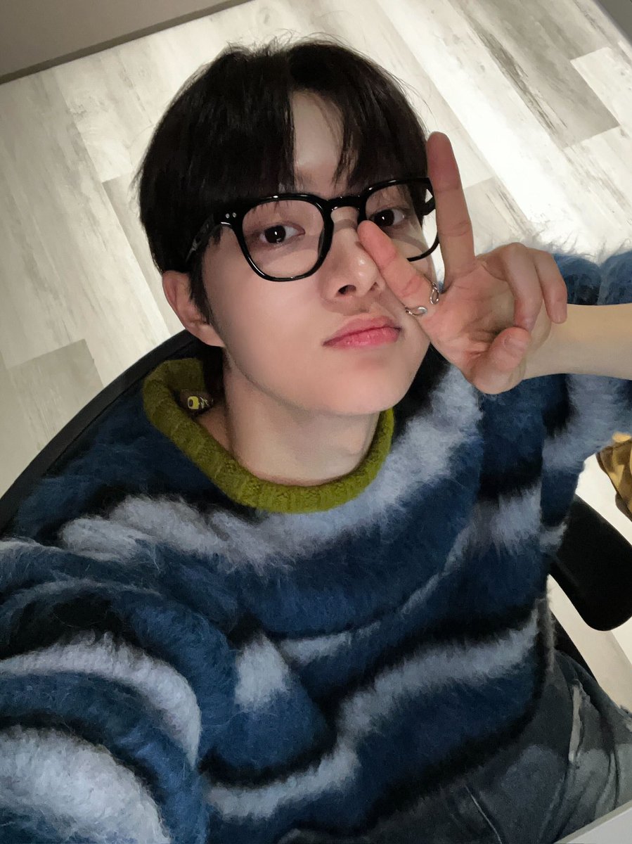 tomadetz's tweet photo. 둘이 사귀는 듯 https://t.co/CChAVywEyk