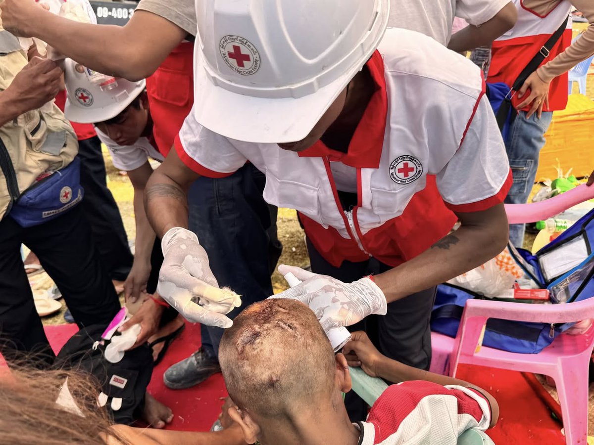 MyanmarRedCross's tweet image. On Mar 30, our #RapidAssessment Team visited the #Musalim Community in Bong-O village, #Amarapura, #Mandalay where many were affected by the #earthquake during prayers. We provided first aid, emotional support, and assessed immediate emergency needs.