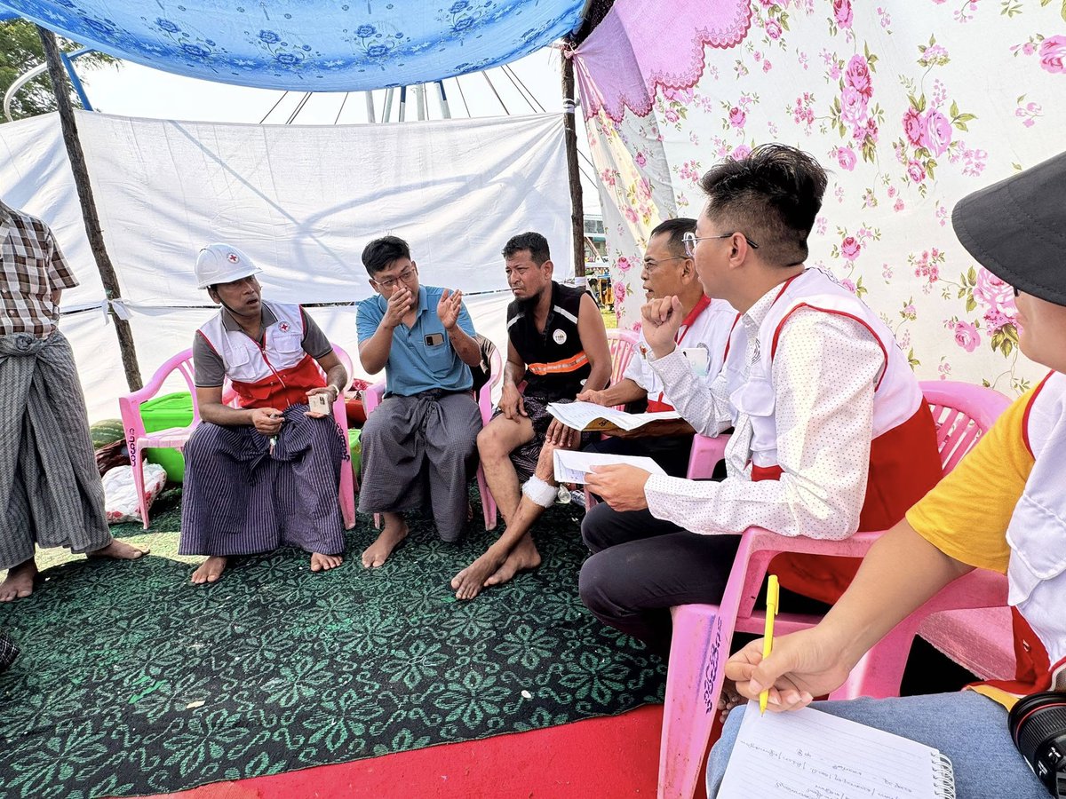 MyanmarRedCross's tweet image. On Mar 30, our #RapidAssessment Team visited the #Musalim Community in Bong-O village, #Amarapura, #Mandalay where many were affected by the #earthquake during prayers. We provided first aid, emotional support, and assessed immediate emergency needs.