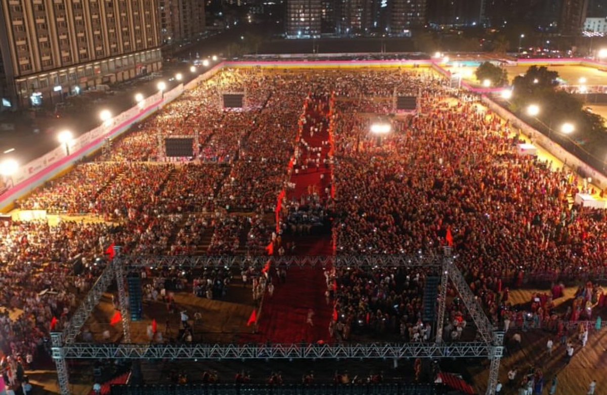 कल राजस्थान दिवस पर राजस्थान युवा संघ, सूरत द्वारा आयोजित “गुज-राज महासंगम” में 11000 से ज़्यादा महिलाओं ने एक साथ घूमर नृत्य कर मरुधरा की अद्भुत संस्कृति का प्रदर्शन किया । 
#RajasthanDiwas2025