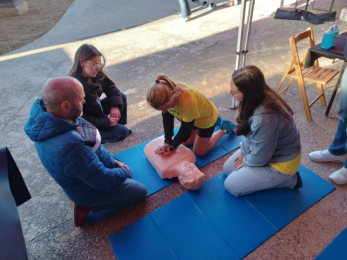 simulacioURV's tweet photo. El CFIS formant a la Ciutadania, ahir en la celebració de la cursa de "Fem Salut Sant Joan" de Reus 🏃‍♂️🏃

Gran participació i èxit en l'organització d'aquesta excel·lent jornada de salut i esport ❤️

@universitatURV @fundacioURV @Dipta_cat @URVmedicina https://t.co/jZr4U7RGoh