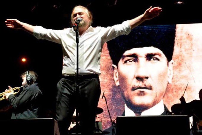 redkitkovboy79's tweet photo. Şarkılarının, türkülerinin sonunda "size hatıra kalsın" derdi. Şimdi bize hatıra kaldı...

#VolkanKonak https://t.co/jCdVqCjOqW