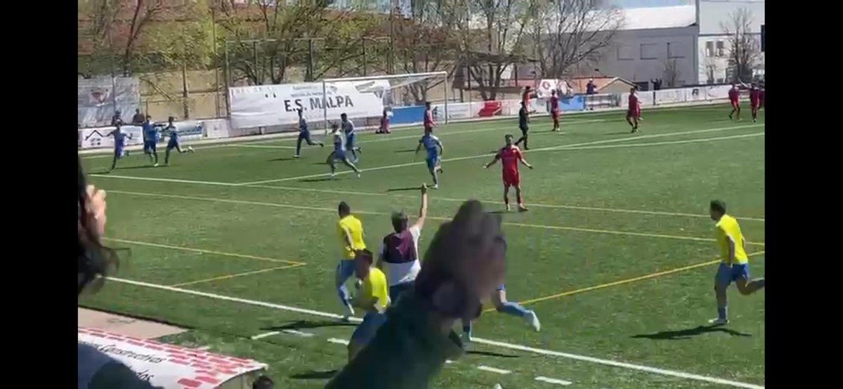 arroyo_cp's tweet photo. Imagenes donde el árbitro da gol. https://t.co/LTGN9HGxj3