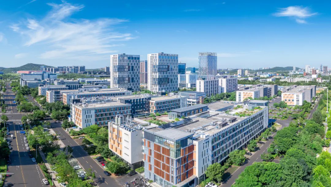 OpticsValleyCN's tweet photo. In Q1, agreements were signed on 16 life and health industry #projects located in #OVC's #Biolake, focusing on innovative drugs, advanced medical devices, and AI in healthcare, with a total investment of around Β₯10 billion ($1.4 billion). #Biotech #OVCIndustry https://t.co/8Zp2zDi16g
