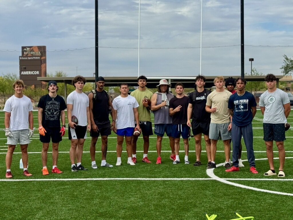 Elev8QBacademy's tweet image. Great week of work @SpencerRattler @HaskellWilliam4 @maxmartin_qb @Rober1Knorr_ @LukeFarrell_QB @K1_Escobedo @QBDwilliams1 @NoahTrigueros @Jacksonakins12 @QBRichLucero15 @_elimanzanares @JacobNewborn1 @Saints @UW_Football @calpolyfootball @DartmouthFTBL @quarterbackmag