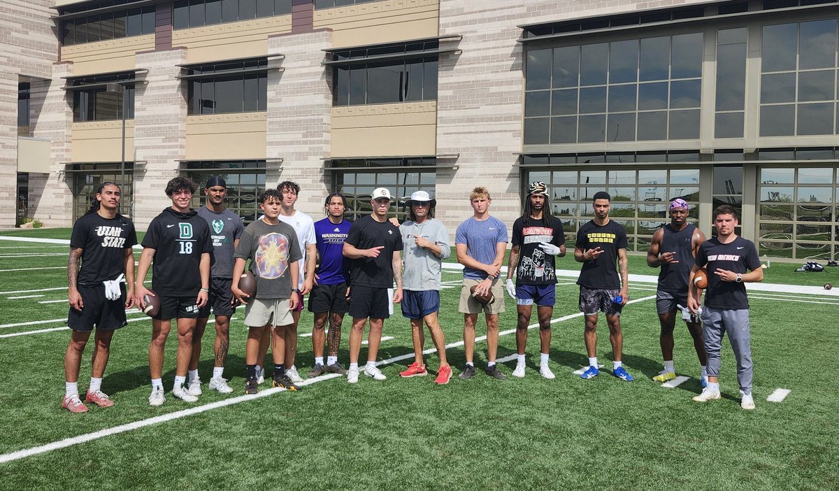 Elev8QBacademy's tweet image. Great week of work @SpencerRattler @HaskellWilliam4 @maxmartin_qb @Rober1Knorr_ @LukeFarrell_QB @K1_Escobedo @QBDwilliams1 @NoahTrigueros @Jacksonakins12 @QBRichLucero15 @_elimanzanares @JacobNewborn1 @Saints @UW_Football @calpolyfootball @DartmouthFTBL @quarterbackmag
