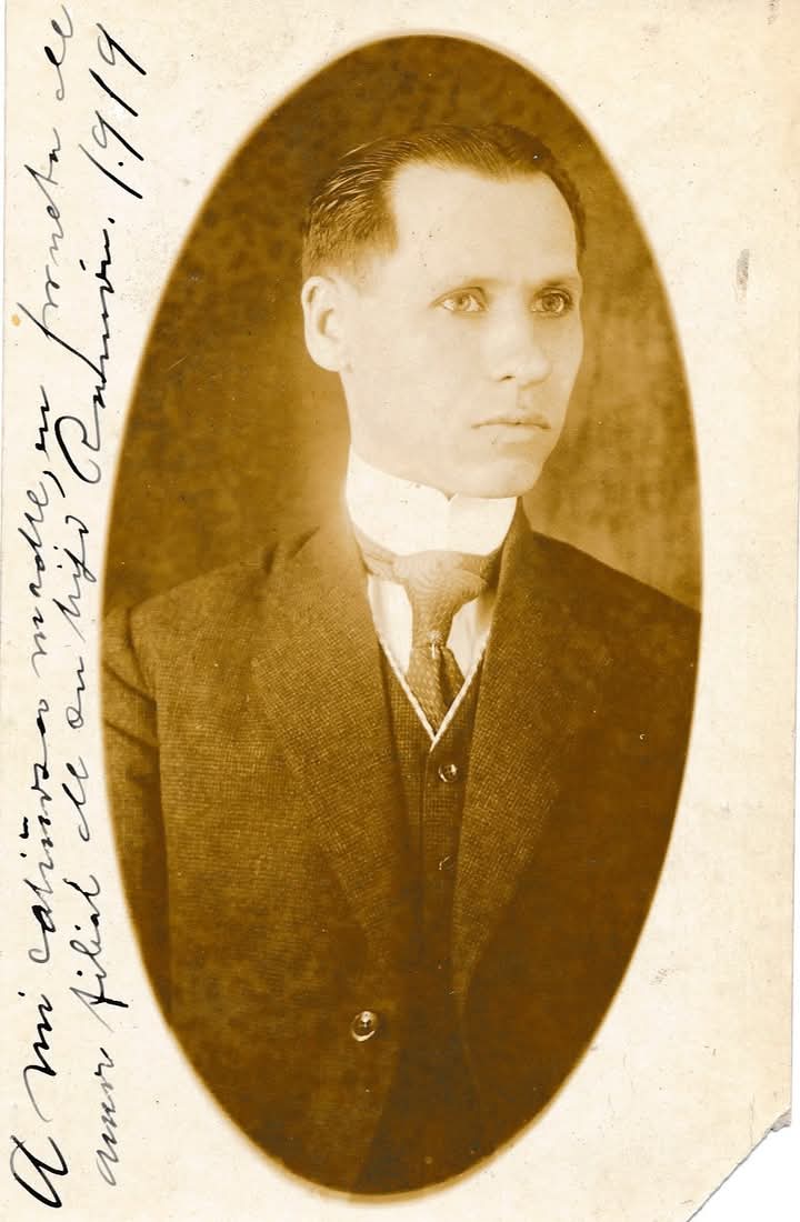 #efemérides.
Tal día coma hoxe, o 30 de marzo de 1880, nacía en Sardiñeiro (Fisterra) Ramón Marcote, escritor e histórico bibliotecario do Centro Galego da Habana. En 1925 publicou unha #HistoriadeGalicia.
#BibliotecaDaFisterranía