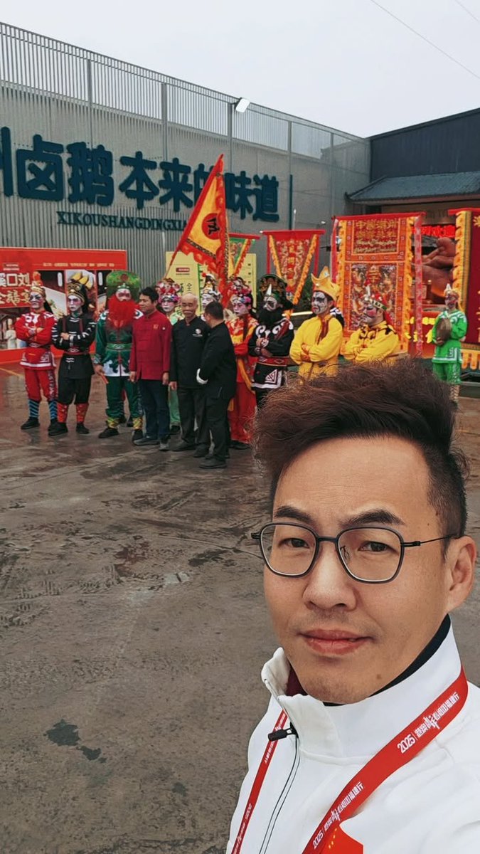 HKKoSir's tweet image. Exploring Chaozhou's millennia-old charm — from ancient bridges to street eats and masterful tea ceremonies ☕️🕌. A journey of youth, heritage, and inspiration as HK youth connect with the GBA spirit 🇨🇳🔥 #GBA #BayAreaVibes #CulturalExchange #JackyExploresChina