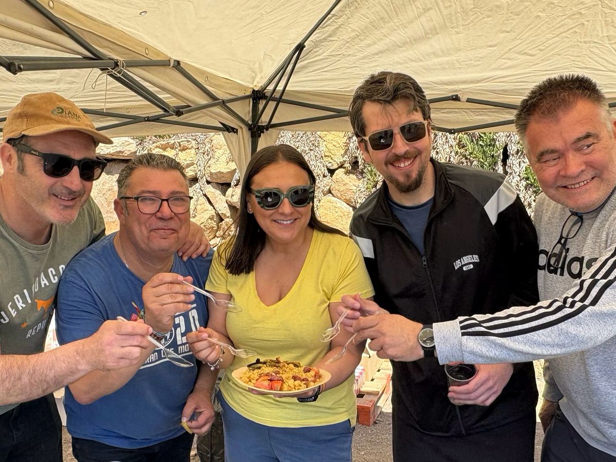 PPAguilas's tweet photo. Gran día de convivencia en la entrega de premios del XXX Concurso de Migas en las Fiestas del Agricultor! 🏆🌾
¡Felicidades a los ganadores y a todos los participantes! 
Este evento es un merecido homenaje al sector agrícola, que es pilar fundamental de la economía local. https://t.co/7sw7Ri1CDL
