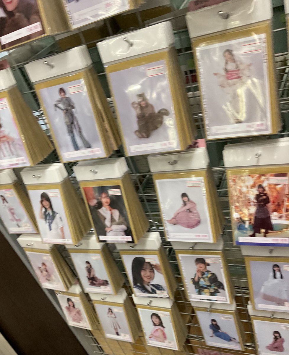 櫻坂ちゃんの三期生バラ生写真を店頭に並べました！！ 気になる商品が